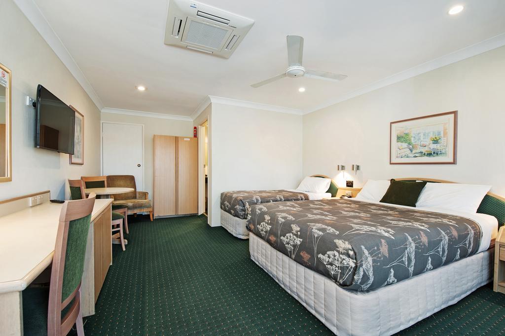 Colonial Terrace Motor Inn Раймонд-Террас Экстерьер фото