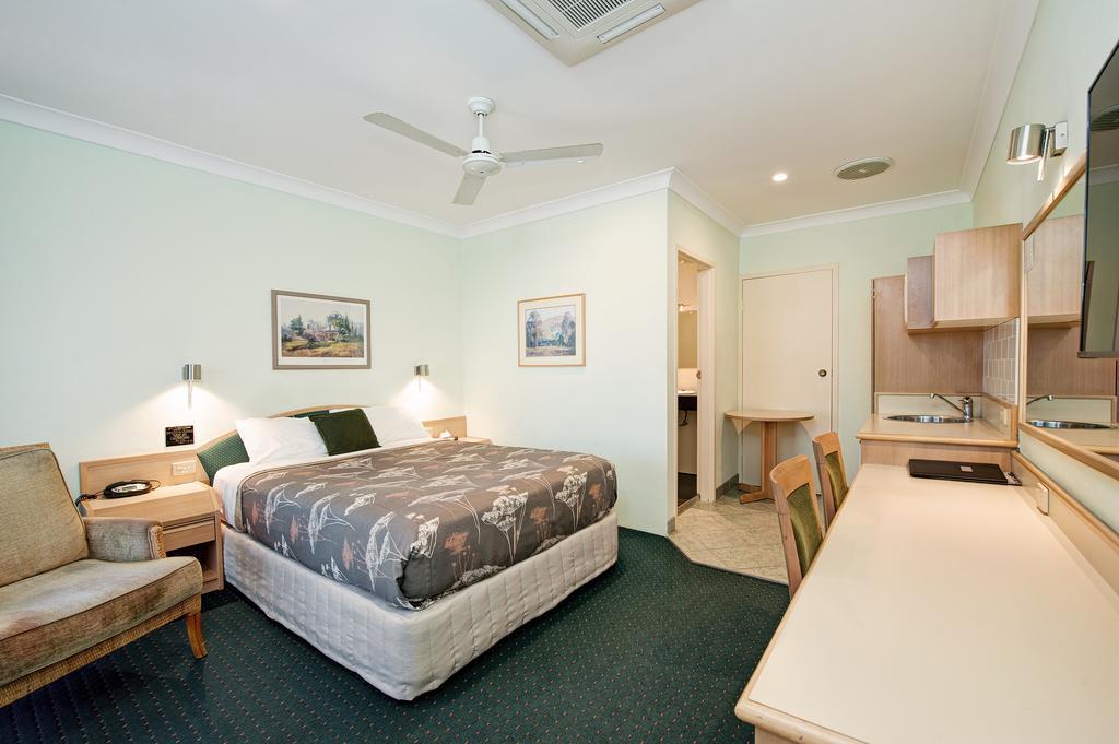 Colonial Terrace Motor Inn Раймонд-Террас Экстерьер фото