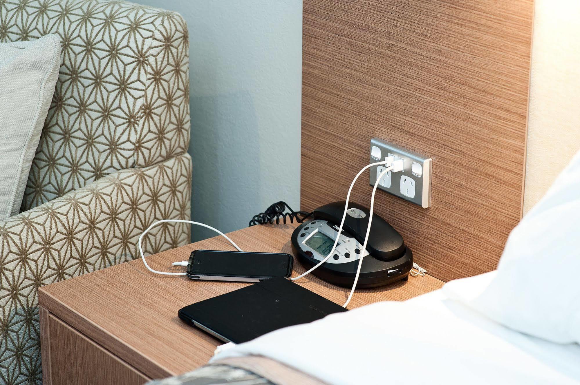 Colonial Terrace Motor Inn Раймонд-Террас Экстерьер фото