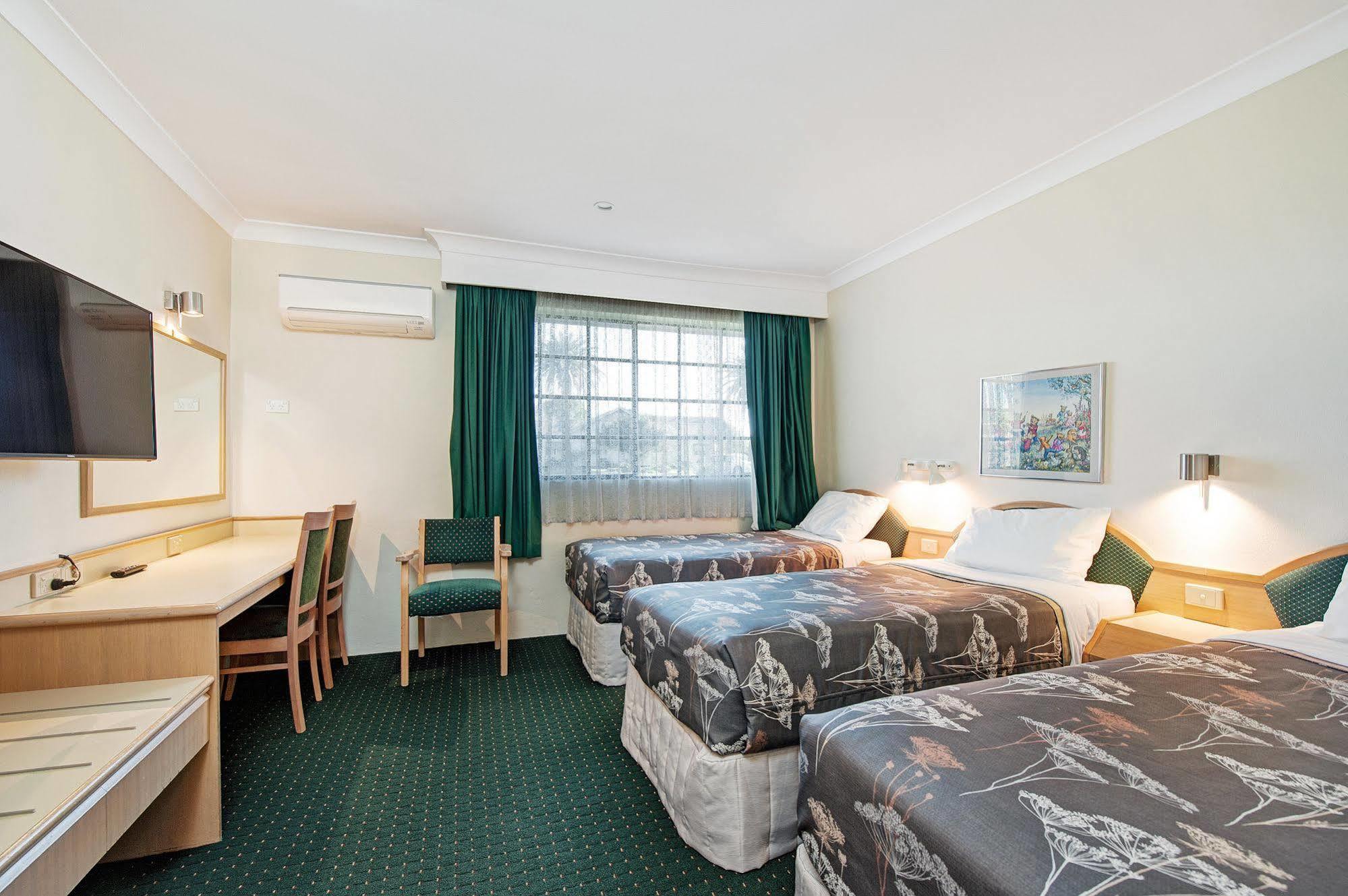 Colonial Terrace Motor Inn Раймонд-Террас Экстерьер фото